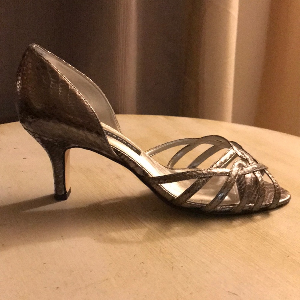 Caparros Vintage Styled Heels - Picture 4 of 7